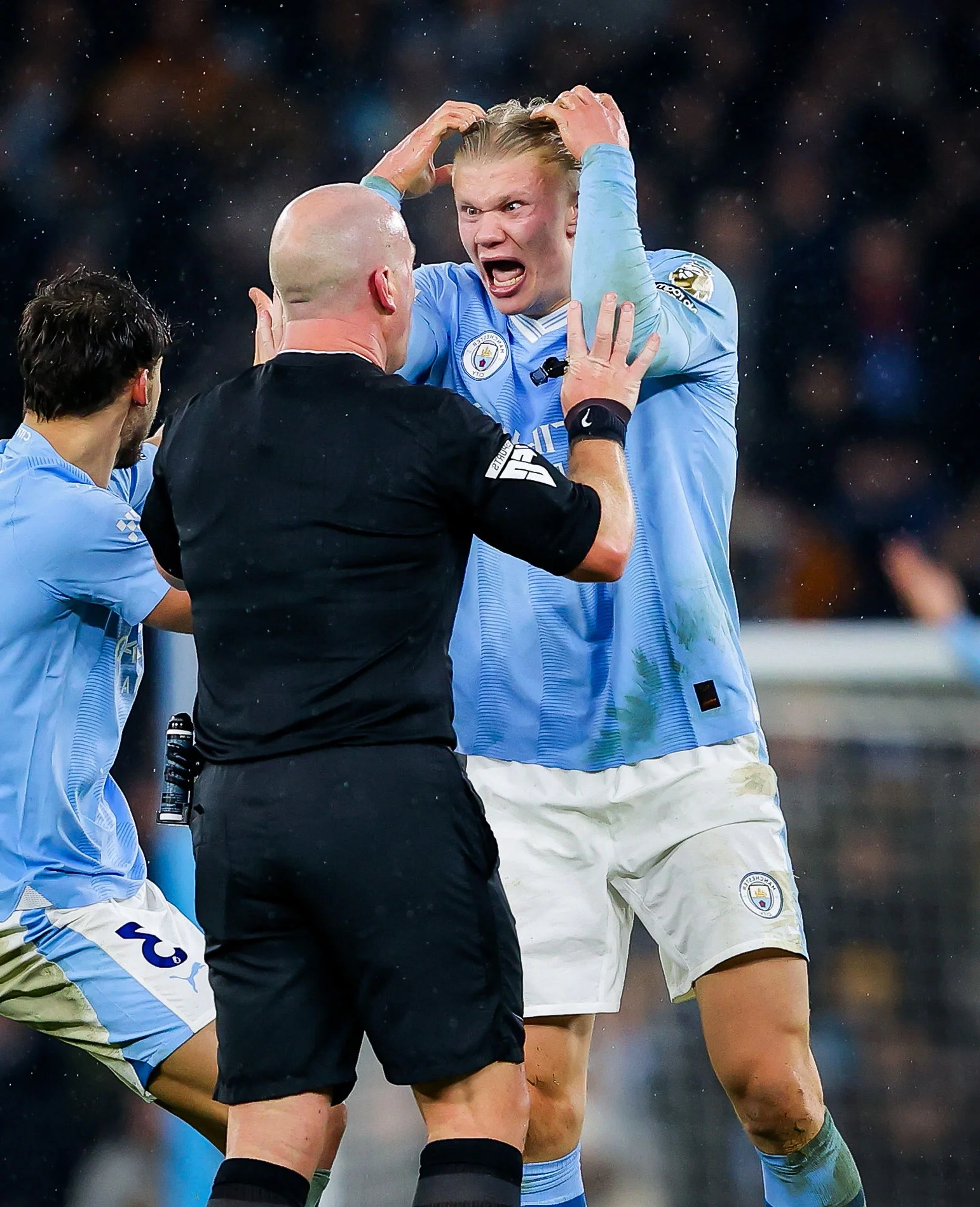 哈兰德连续五场比赛得分超过大比分获胜，热火不断突破！